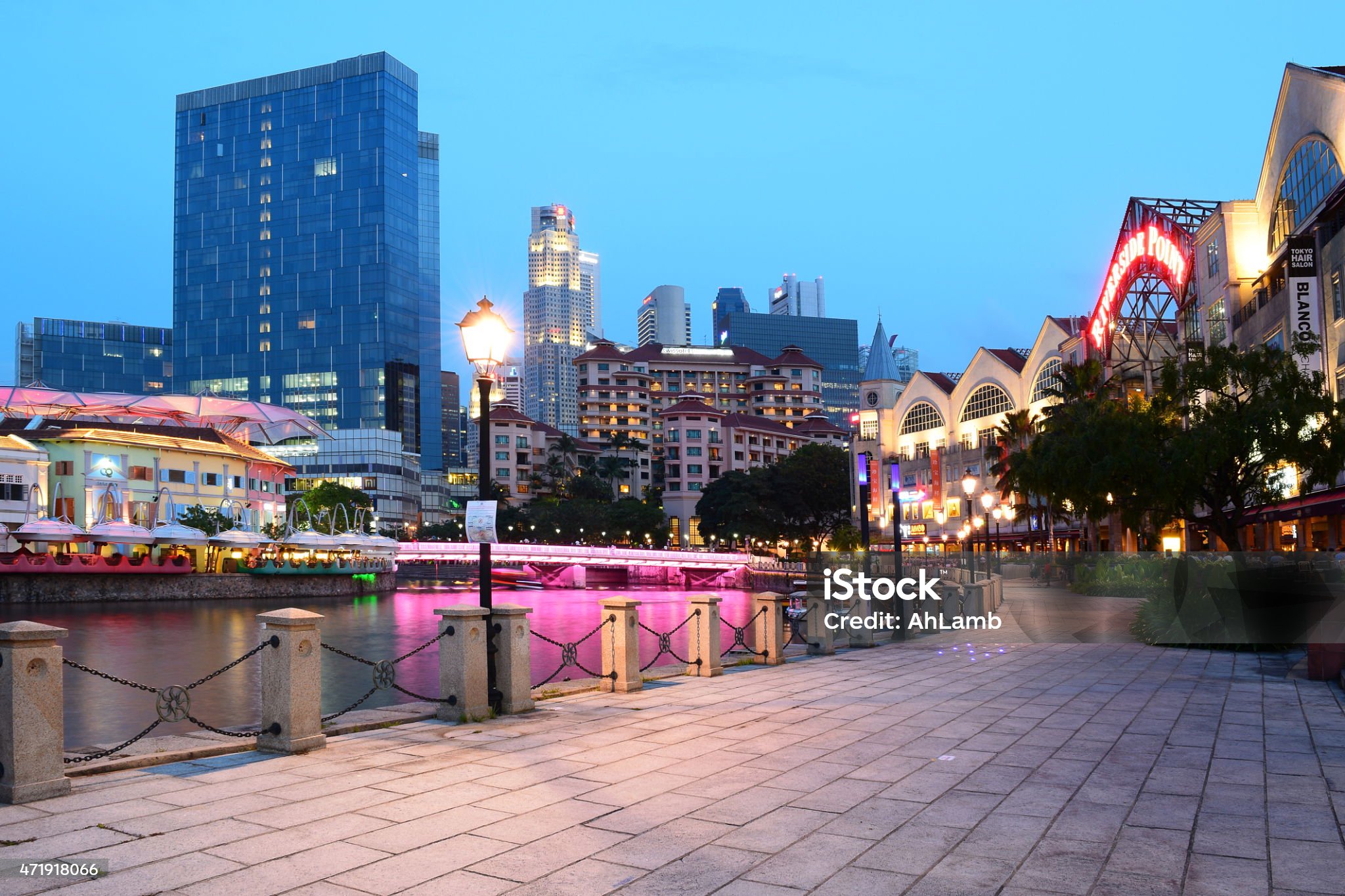 Escort Clarke Quay Nightlife Vibe