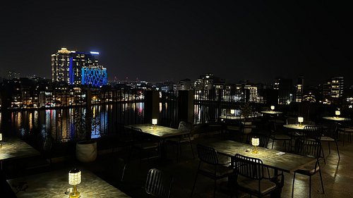 Kallang Rooftop Bar Date With Skyline View