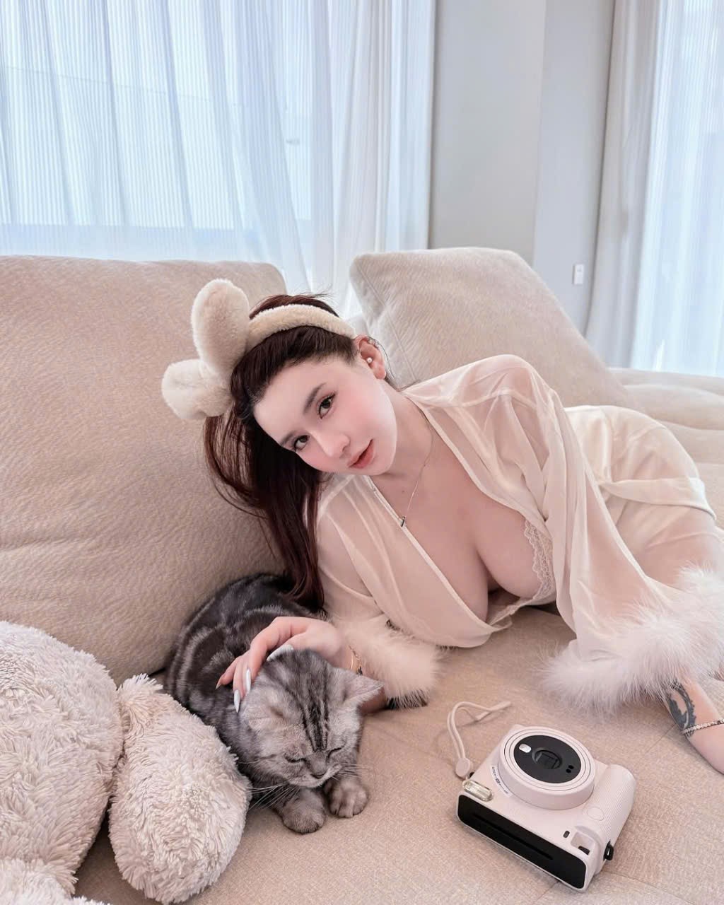 Lobby Approach At A Dickson Hotel — Discreet Incall Flow For Sg Escort