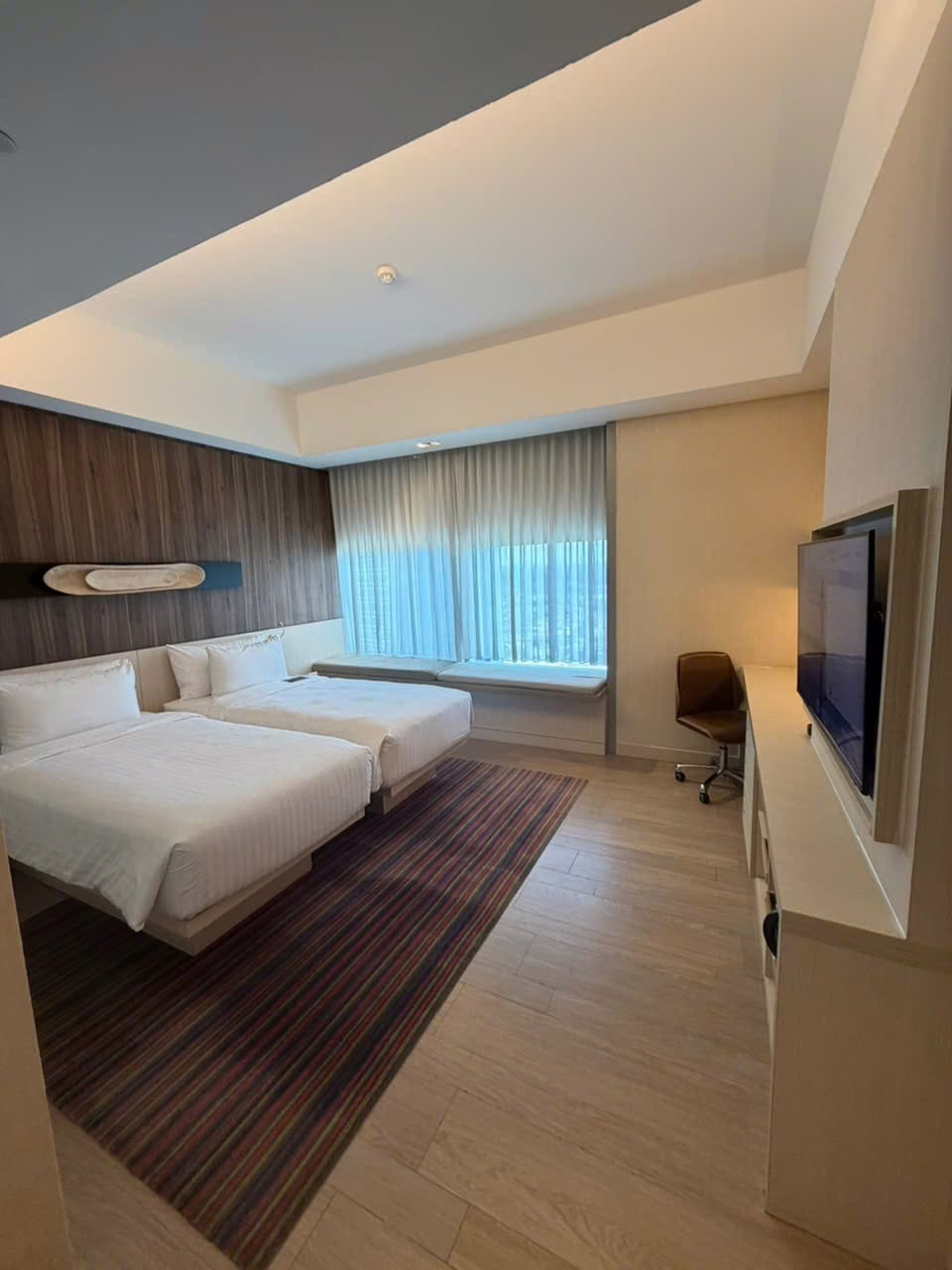 Singapore Hotel Room Night Calm Private Environment